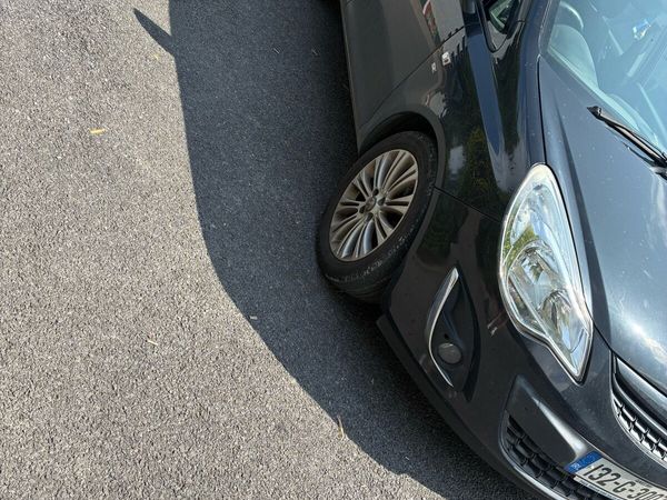 Vauxhall Corsa Hatchback, Petrol, 2013, Black