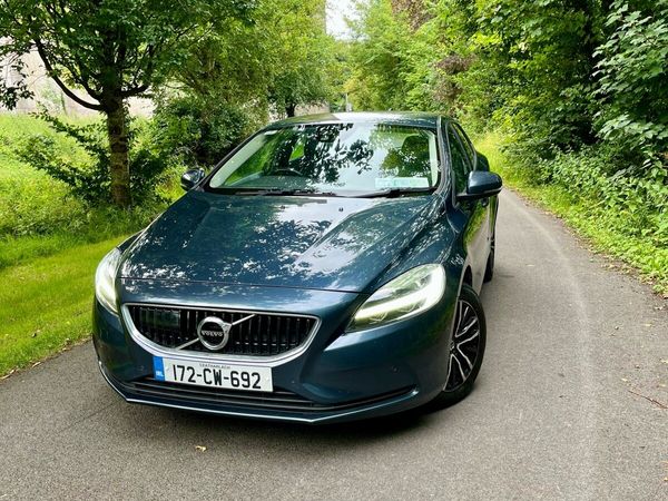Volvo V40 Hatchback, Diesel, 2017, Blue