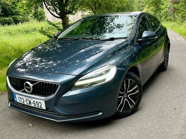 Volvo V40 Hatchback, Diesel, 2017, Blue
