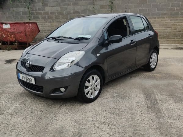 Toyota Yaris Hatchback, Petrol, 2011, Grey