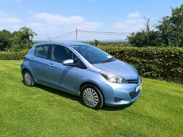 Toyota Yaris Hatchback, Petrol, 2014, Blue