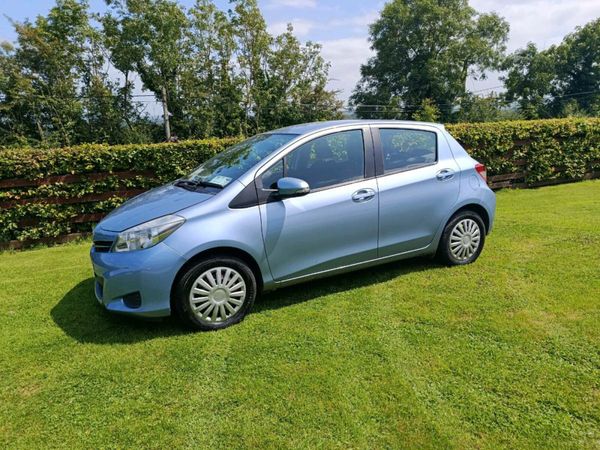 Toyota Yaris Hatchback, Petrol, 2014, Blue