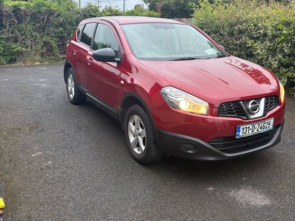 Nissan Qashqai MPV, Diesel, 2013, Red