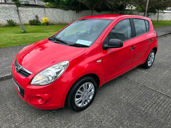 Hyundai i20 Hatchback, Petrol, 2010, Red
