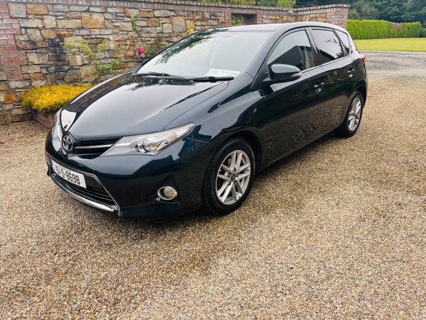 Toyota Auris MPV, Petrol, 2015, Black