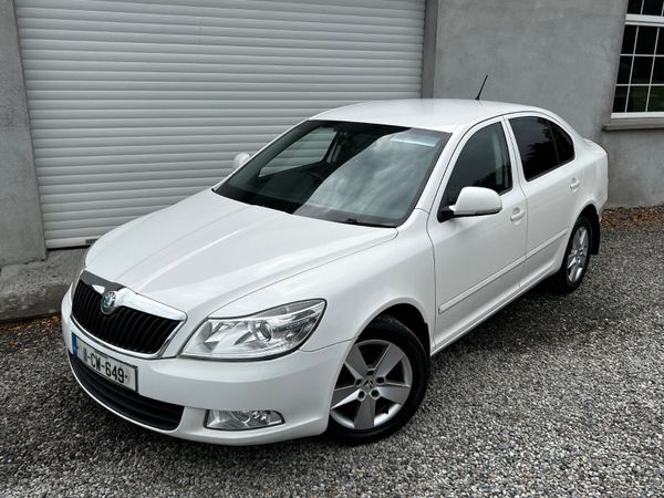 Skoda Octavia Saloon, Diesel, 2011, White