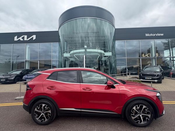 Kia Sportage MPV, Diesel Hybrid, 2023, Red