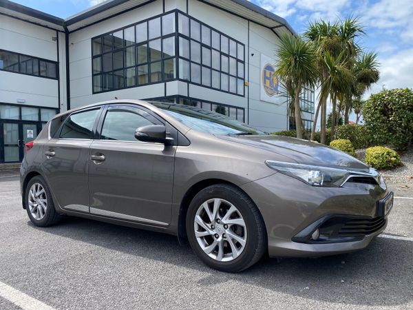 Toyota Auris Hatchback, Diesel, 2016, Beige