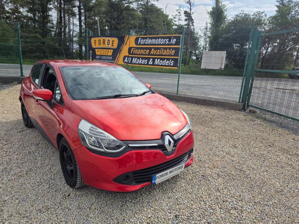 Renault Clio Hatchback, Petrol, 2014, Red