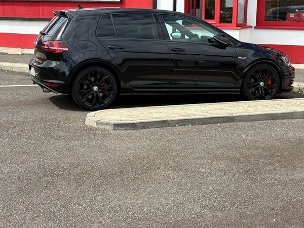 Volkswagen Golf Hatchback, Petrol, 2015, Black