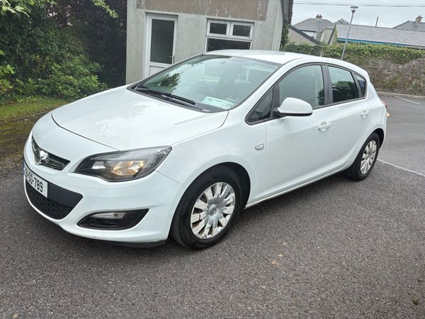 Vauxhall Astra Hatchback, Diesel, 2013, White