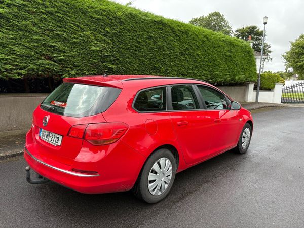 Vauxhall Astra Estate, Diesel, 2013, Red