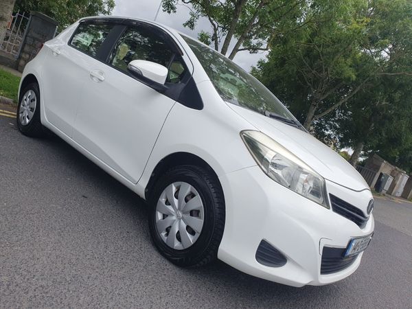 Toyota Yaris Hatchback, Petrol, 2014, White