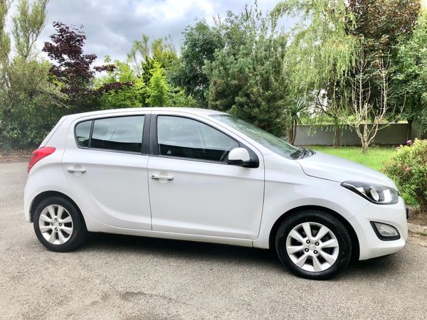 Hyundai i20 Hatchback, Diesel, 2013, White