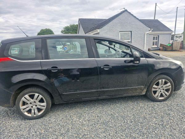 Peugeot 5008 MPV, Diesel, 2012, Black