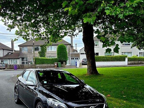 Volvo V40 Hatchback, Diesel, 2014, Black