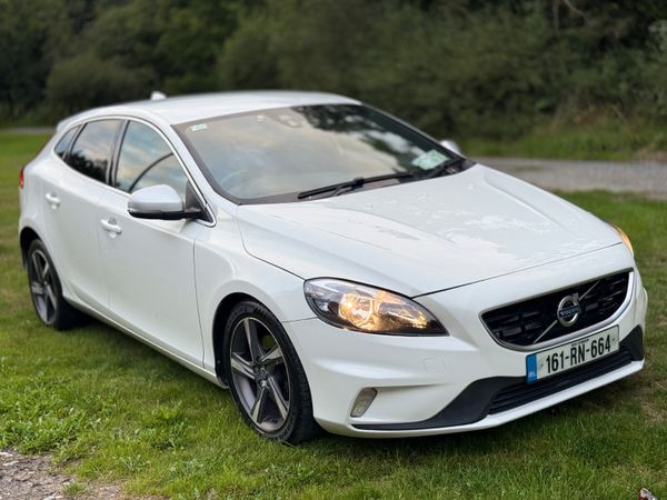 Volvo V40 Hatchback, Diesel, 2016, White