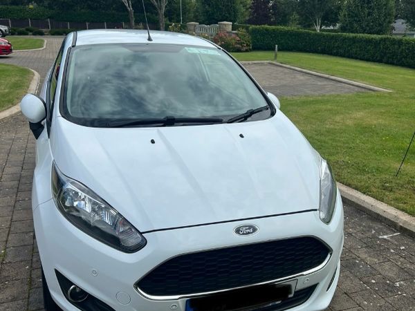 Ford Fiesta Hatchback, Diesel, 2016, White