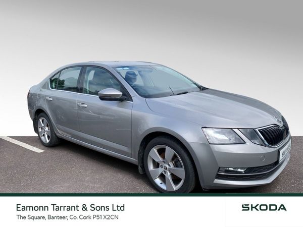 Skoda Octavia Saloon, Petrol, 2017, Yellow