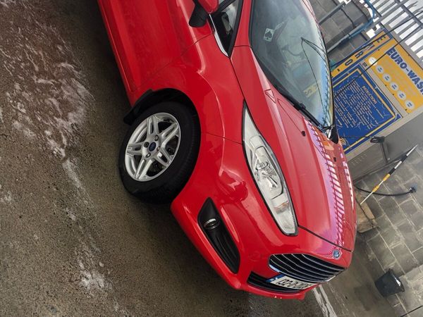 Ford Fiesta Hatchback, Diesel, 2013, Red
