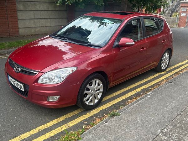 Hyundai i30 Hatchback, Petrol, 2009, Red