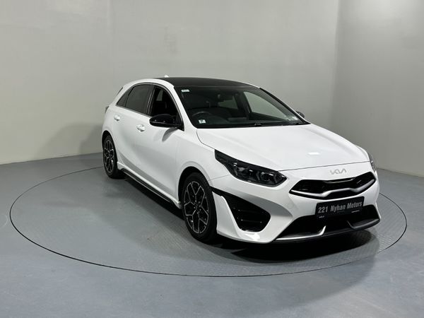 Kia Ceed Hatchback, Petrol, 2022, White