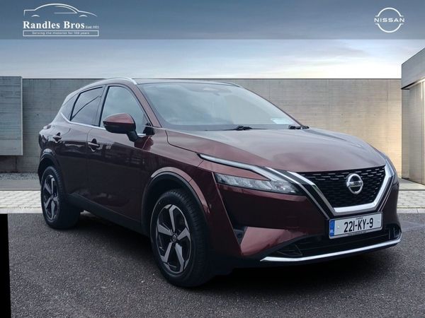 Nissan Qashqai MPV, Petrol, 2022, Red