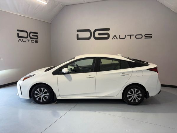 Toyota Prius Hatchback, Hybrid, 2022, White