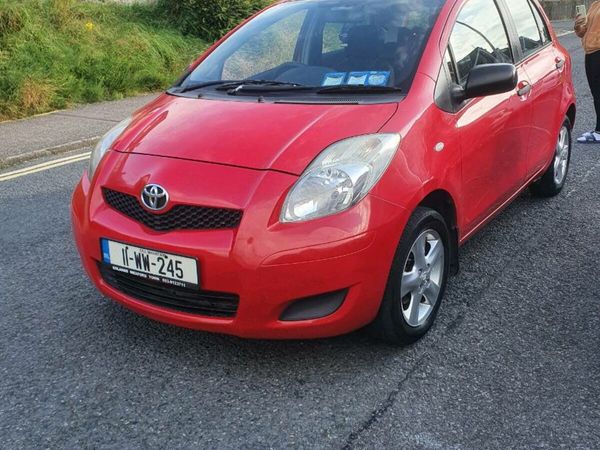 Toyota Yaris Hatchback, Petrol, 2011, Red