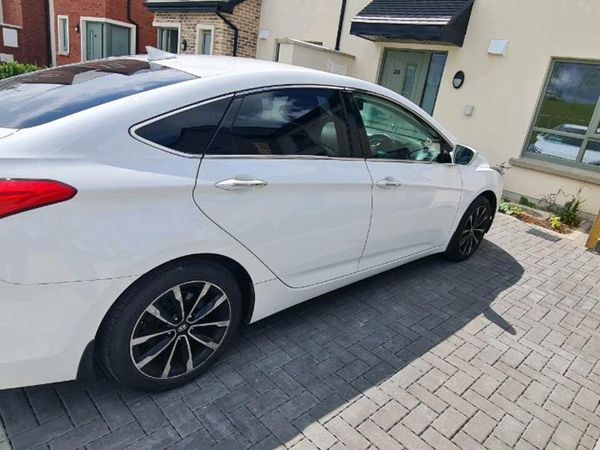 Hyundai i40 Saloon, Diesel, 2016, White