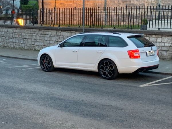Skoda Octavia Estate, Petrol, 2017, White