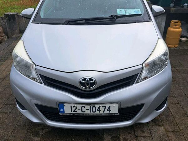 Toyota Yaris Hatchback, Petrol, 2012, Silver