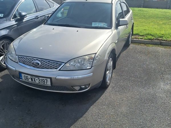 Ford Mondeo Saloon, Petrol, 2006, Gold