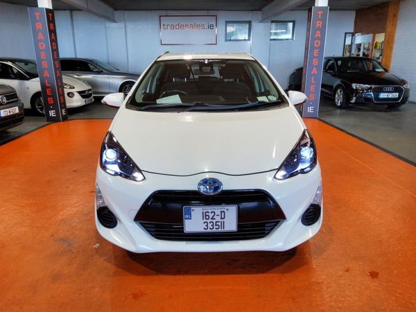 Toyota Aqua Hatchback, Petrol Hybrid, 2016, White