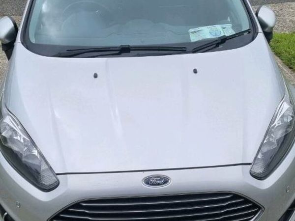 Ford Fiesta Hatchback, Petrol, 2014, Silver