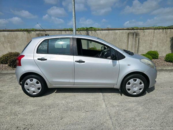 Toyota Yaris Hatchback, Petrol, 2009, Silver
