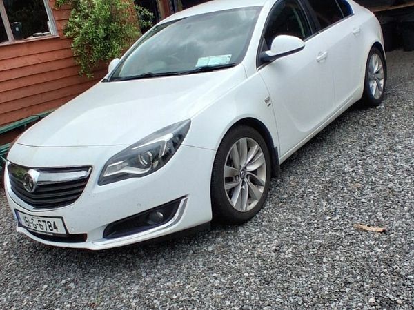 Vauxhall Insignia Hatchback, Diesel, 2015, White