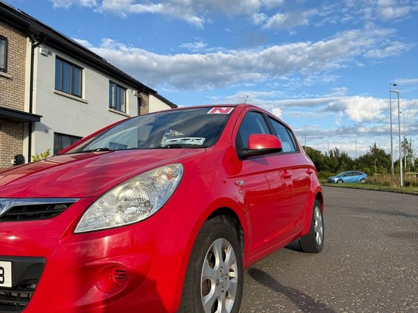 Hyundai i20 Hatchback, Diesel, 2010, Red