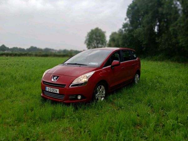 Peugeot 5008 MPV, Diesel, 2012, Red