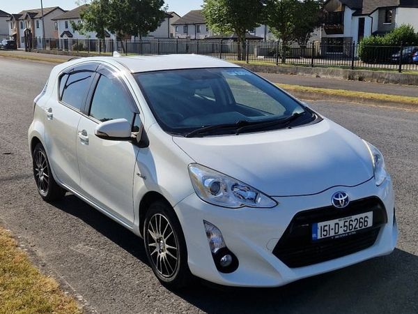 Toyota Aqua Hatchback, Petrol Hybrid, 2015, White
