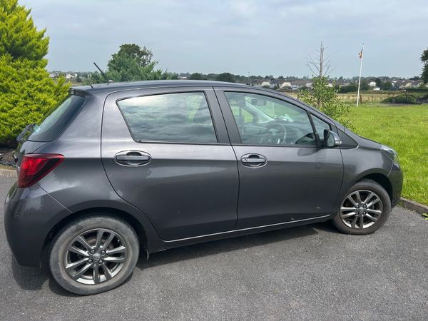 Toyota Yaris Hatchback, Petrol, 2016, Grey