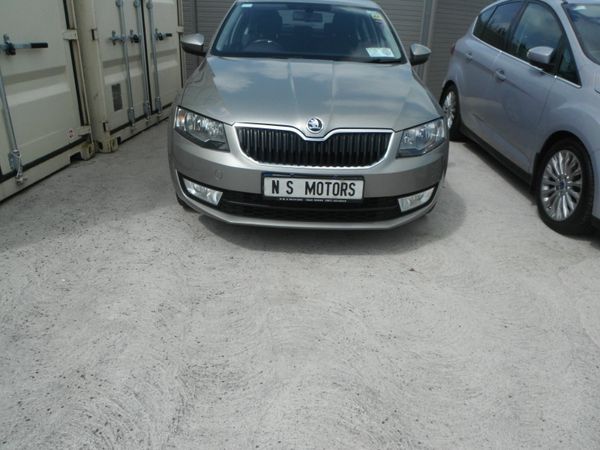 Skoda Octavia Saloon, Diesel, 2015, Beige