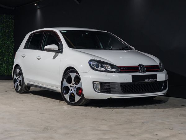 Volkswagen Golf Hatchback, Petrol, 2011, White
