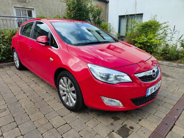 Opel Astra Hatchback, Diesel, 2010, Red