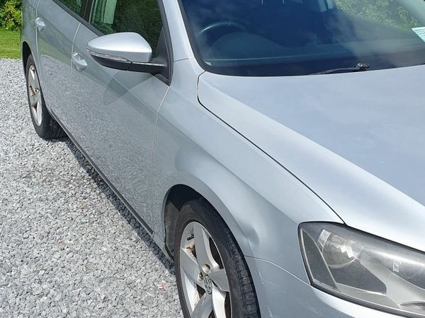 Volkswagen Passat Saloon, Diesel, 2011, Silver