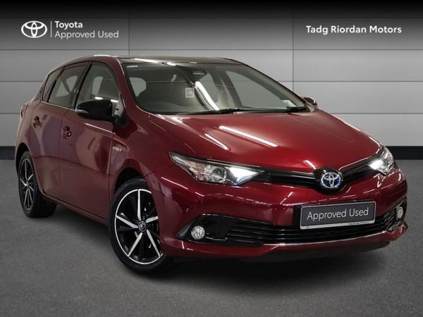 Toyota Auris MPV, Petrol Hybrid, 2018, Red