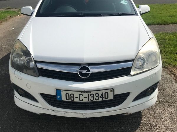 Opel Astra Hatchback, Petrol, 2008, White