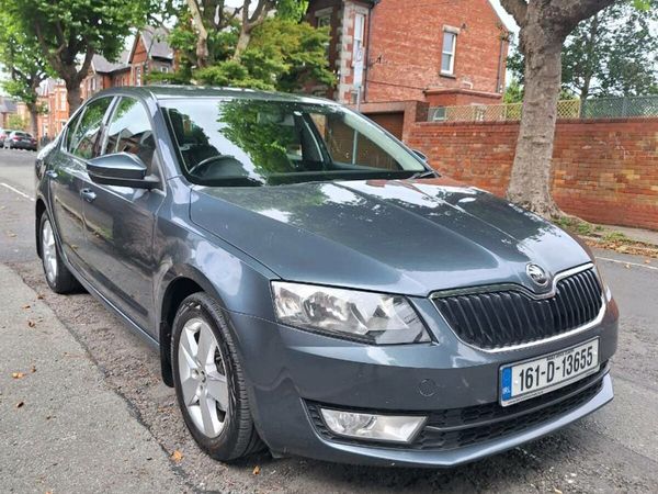 Skoda Octavia Saloon, Diesel, 2016, Grey