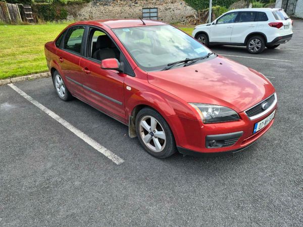 Ford Focus Saloon, Petrol, 2007, Red