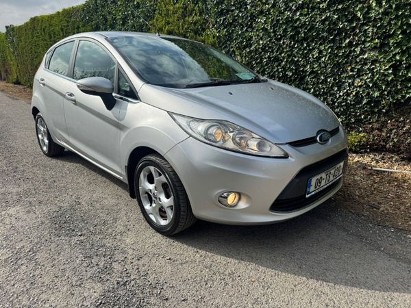 Ford Fiesta Hatchback, Petrol, 2009, Silver